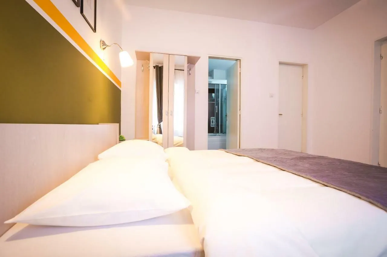 Color Apartments Nicolae Tonitza St Βουκουρέστι 0*,